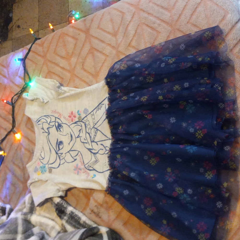 Elsa dress shirt beautiful ony worn once